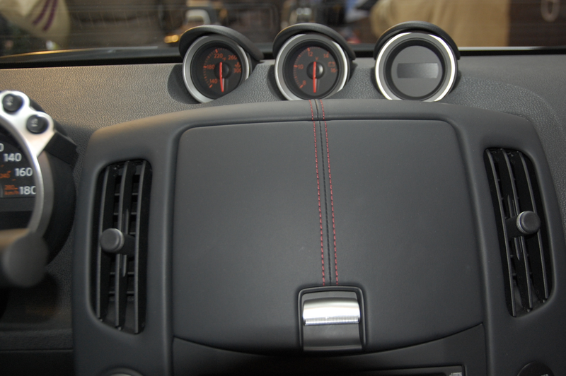 Illustration for article titled 2010 Nissan 370Z Roadster Drops Top Live In New York